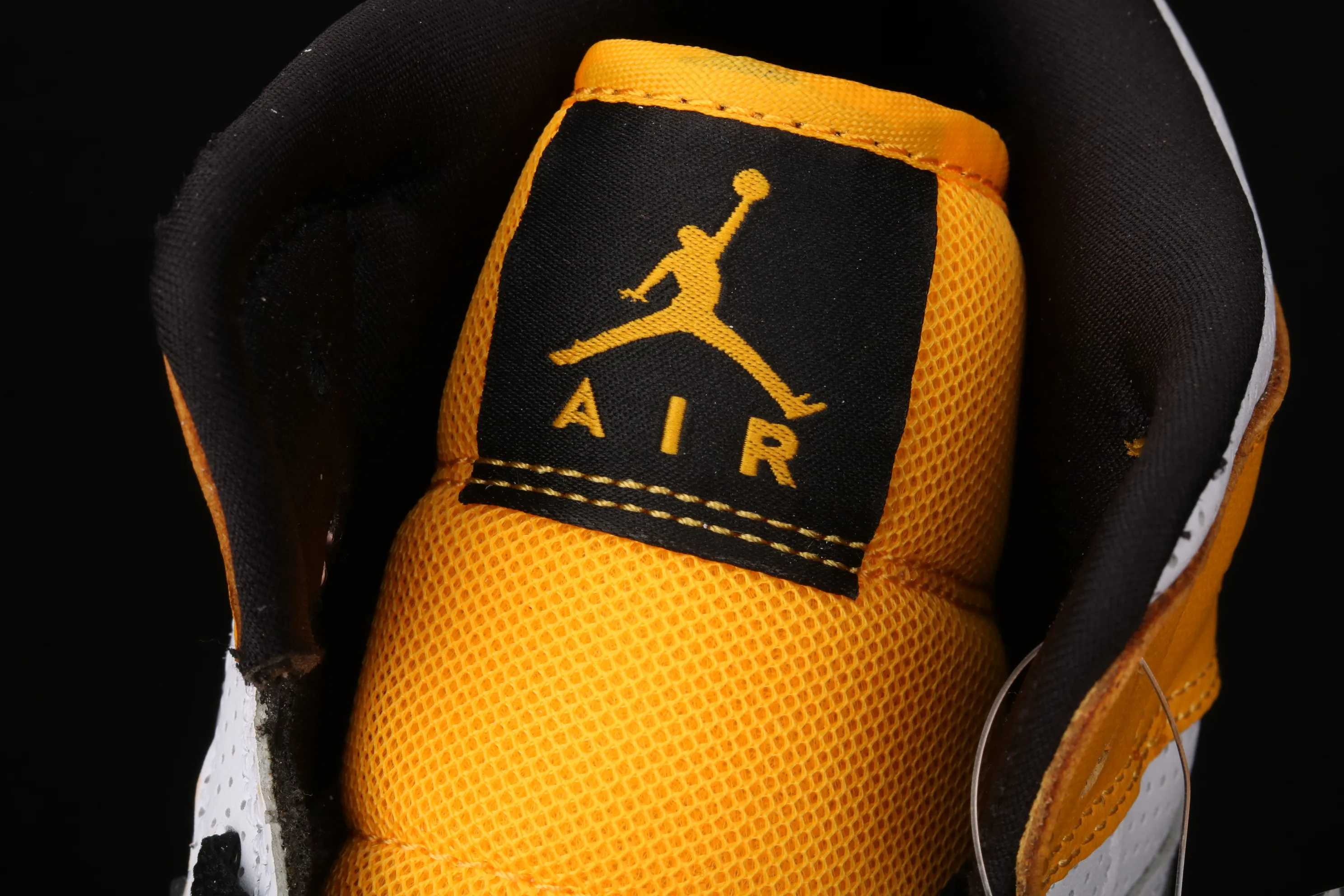 All categories Air Jordan Jordan series basketball shoes Air Jordan 1 Mid Air Jordan 1 Mid AJ1 Joe 1 white yellow black hook Chinese culture basketball shoes BQ6472-107